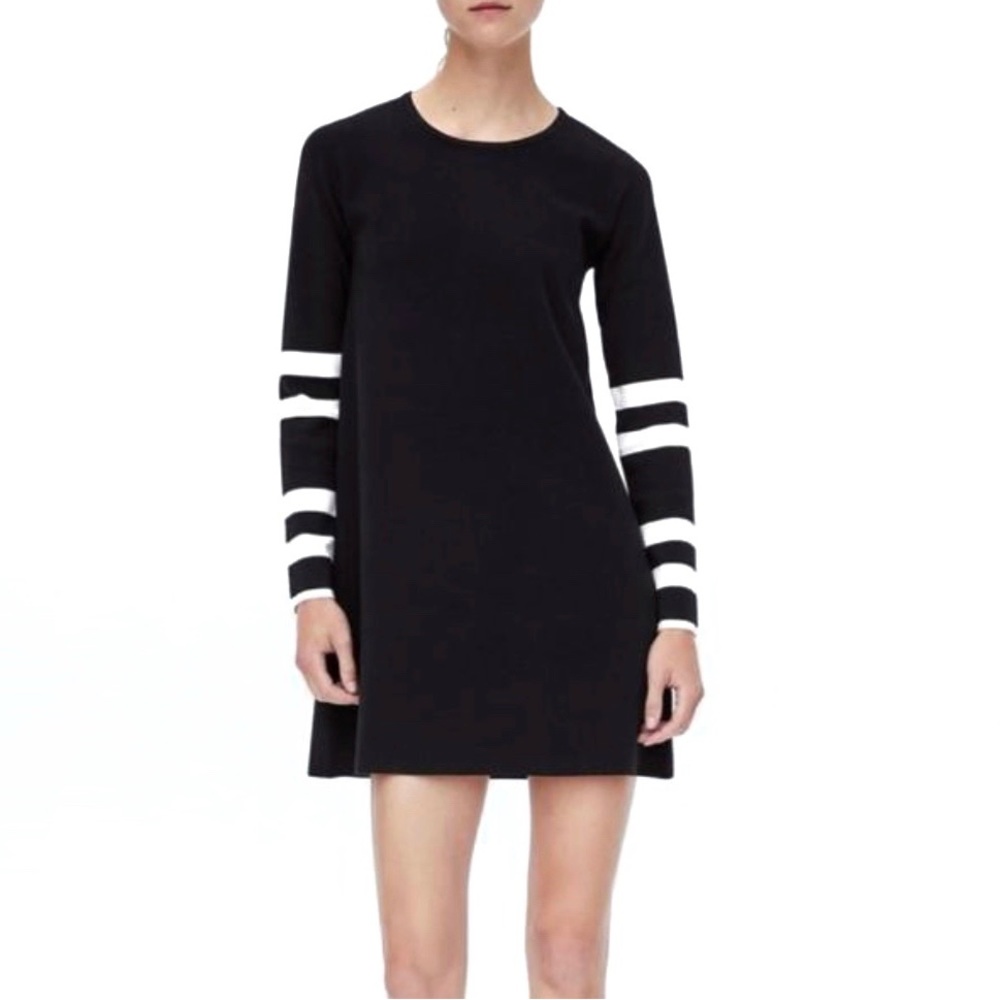 𝘡𝘈𝘙𝘈 Black Knit Long Sleeved Striped Mini Dress